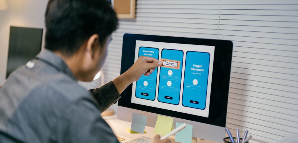 A Comprehensive Comparison: React and Angular for Mobile App Development in 2023