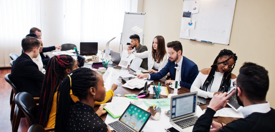 Multiracial young creative people in modern office djkvhdvhvhhvvgvdgvuidfgsuggdgvgvghdgvhgvhgfgvgvjfjdgfhghfhghfhdg